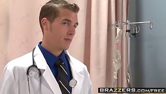 Kantor Dokter Berubah Menjadi Taman Bermain Yang Nakal Dalam Video Brazzers.