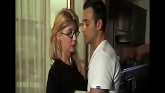 Итальянская Зрелая Женщина Наслаждается Анальным Сексом В Полном Фильме.