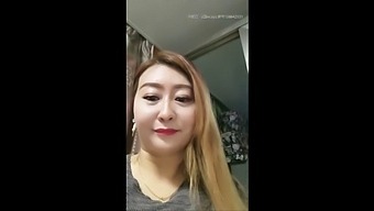 הרצונות הסודיים של האם החורגת: וידוי של Milf סיני בוגר