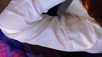 Mahasiswi Merasakan Pengalaman Seksual Pertamanya Di Kamar Hotel