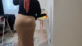 من شیفته عقبی فراوان مادرخوانده ام و تمایل به فعالیت جنسی با او هستم