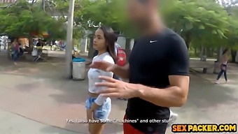 A Deslumbrante Vixen Bronzeada E Pequena É Preparada Para Penetração Anal Durante A Sessão De Fisioterapia